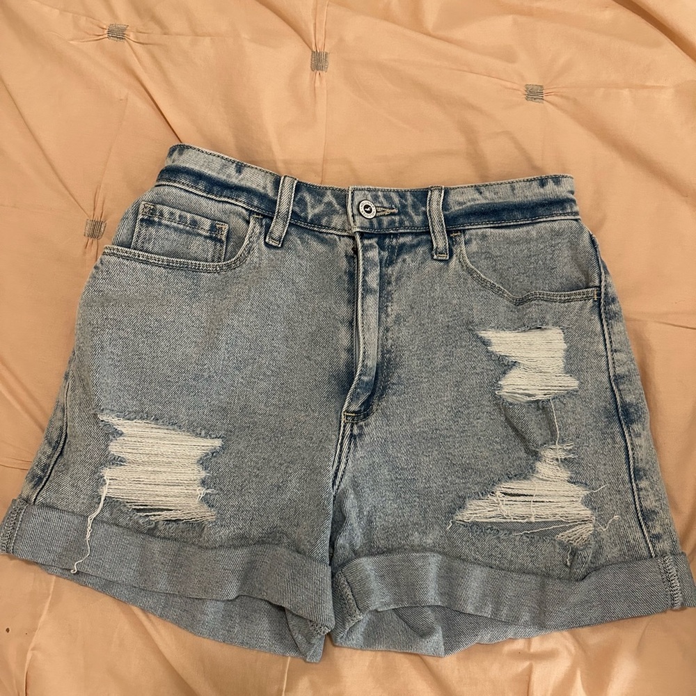 Hollister curvy ultra high-rise Mom Jean short 3”